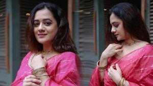 Photos: स्पृहा जोशीचं गुलाबी अनारकली ड्रेसमधील मनमोहक सौंदर्य