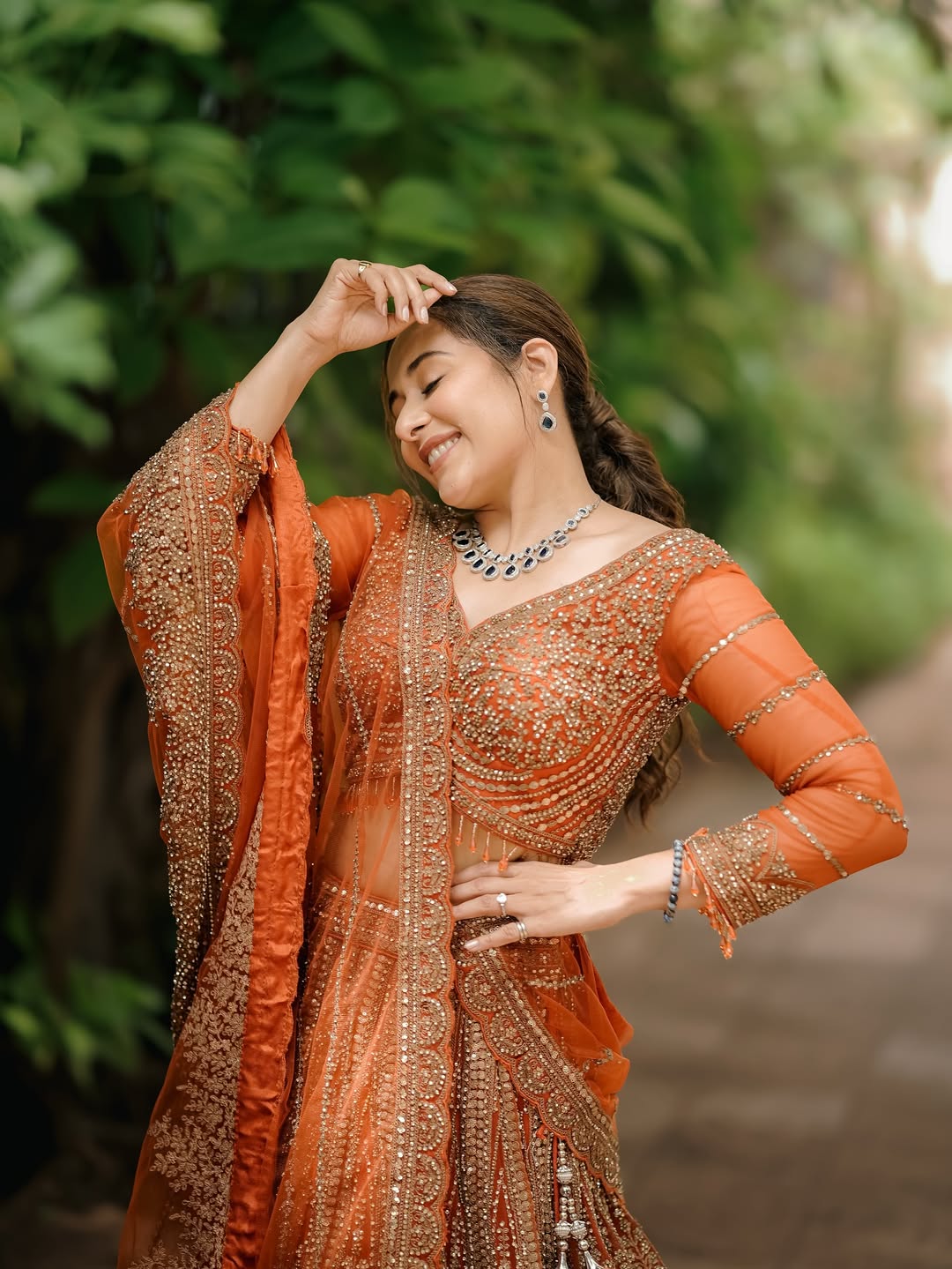 Tejaswini Lonari orange color dress look navratri navrang