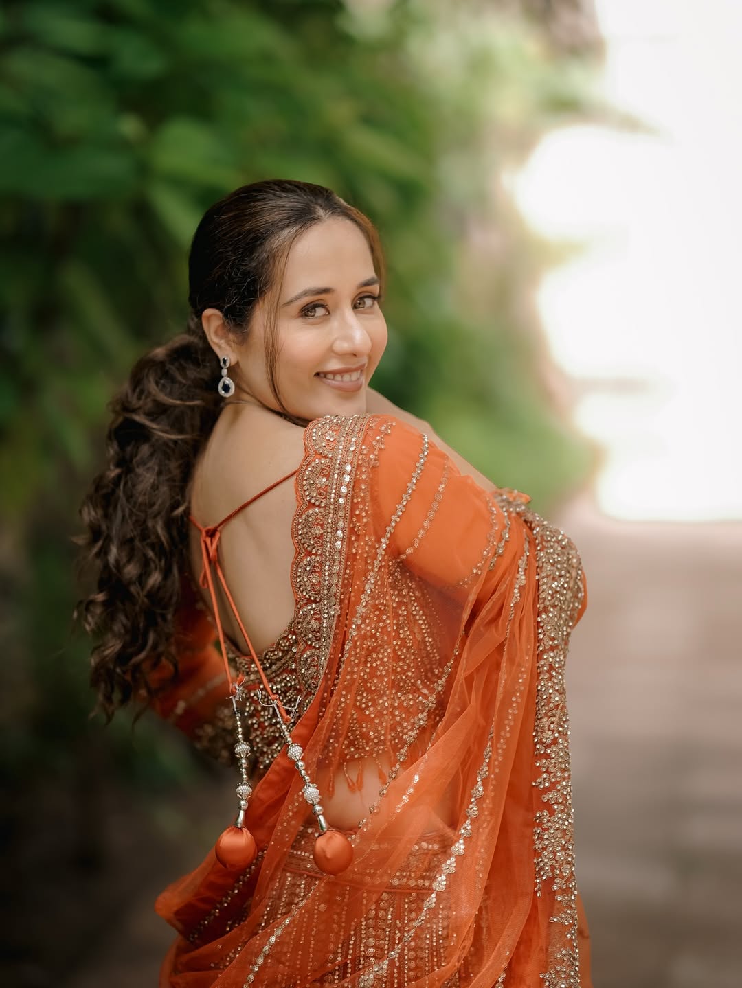 Tejaswini Lonari orange color dress look navratri navrang