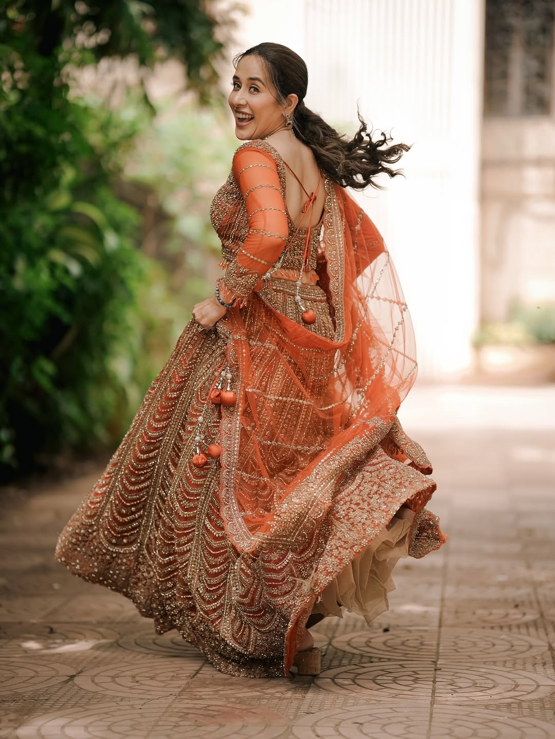 Tejaswini Lonari orange color dress look navratri navrang
