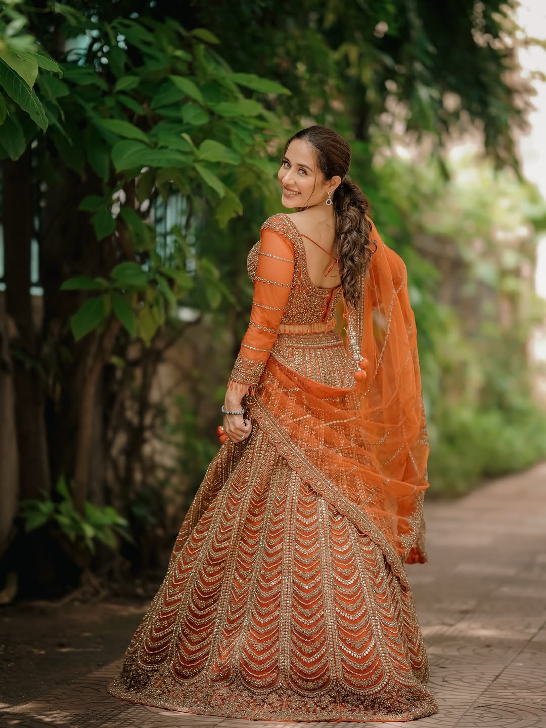 Tejaswini Lonari orange color dress look navratri navrang