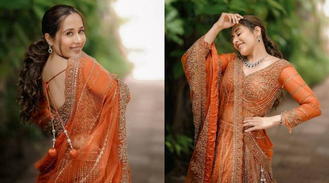 Tejaswini Lonari orange color dress look navratri navrang