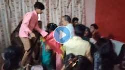 VIDEO : मुलीची समोशांची मागणी पूर्ण केली नाही म्हणून जावयासह नातेवाईकांना लाथाबुक्क्यांनी मारहाण