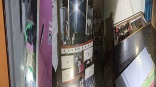 Vasai thieves steal and burn house