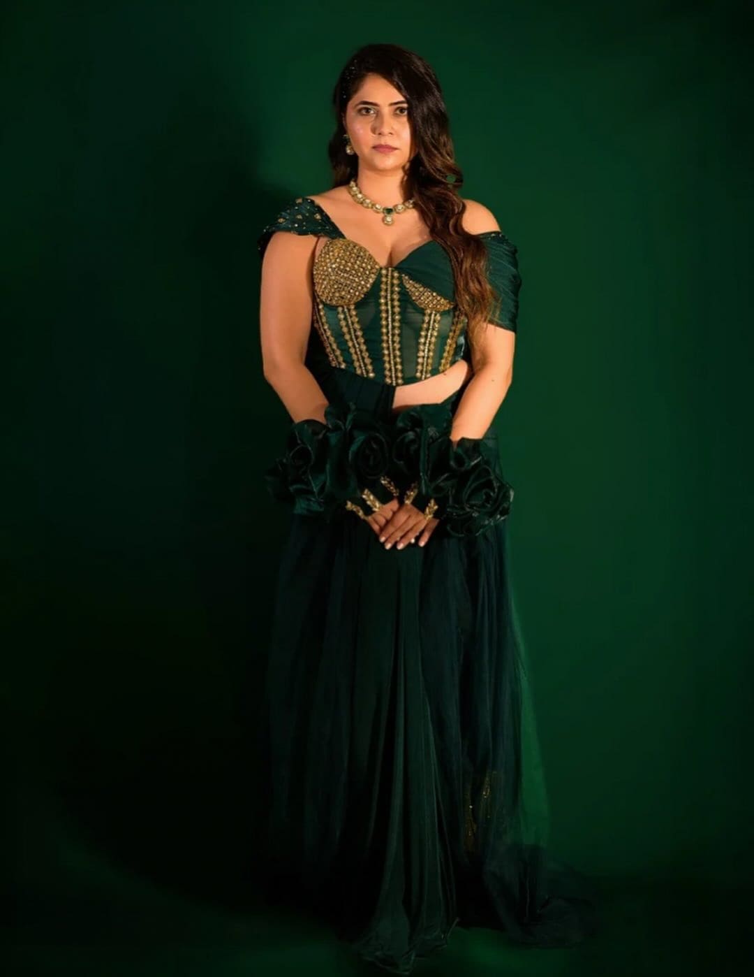 Veena jagtap stylish photoshoot in green saree
