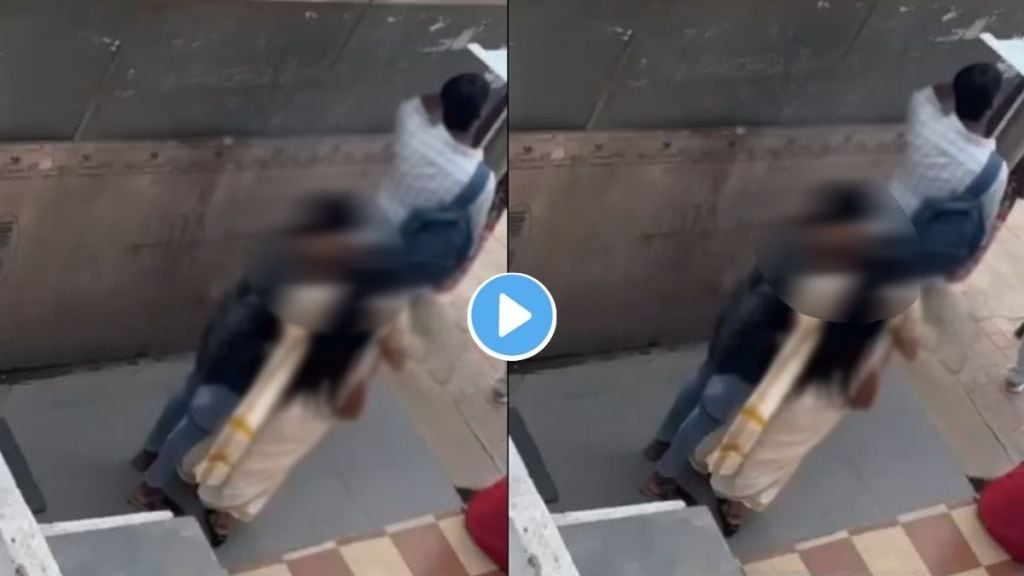 Viral Couple Video Bus Stand