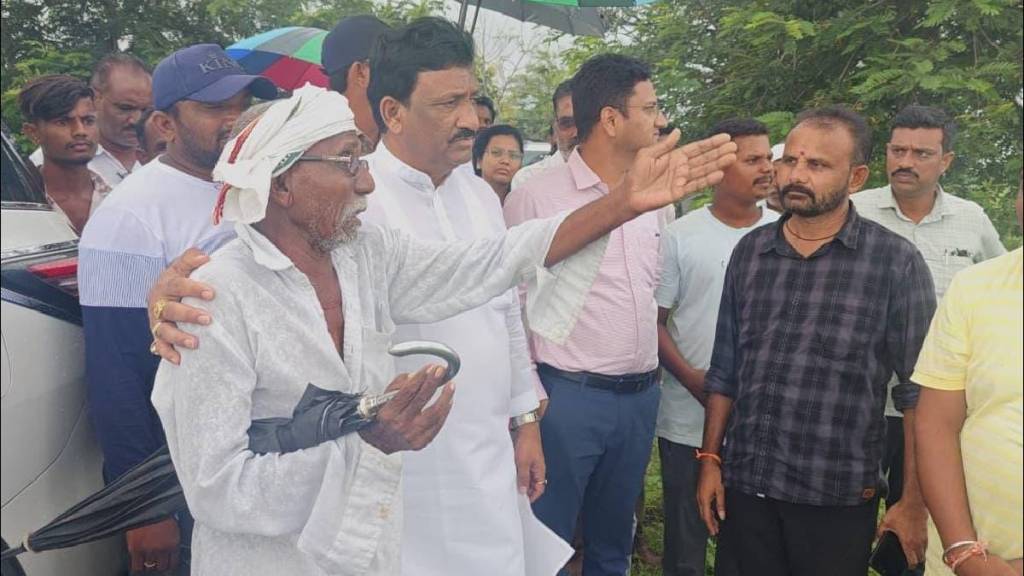 Deoli MLA Rajesh Bakane visits flood-hit village