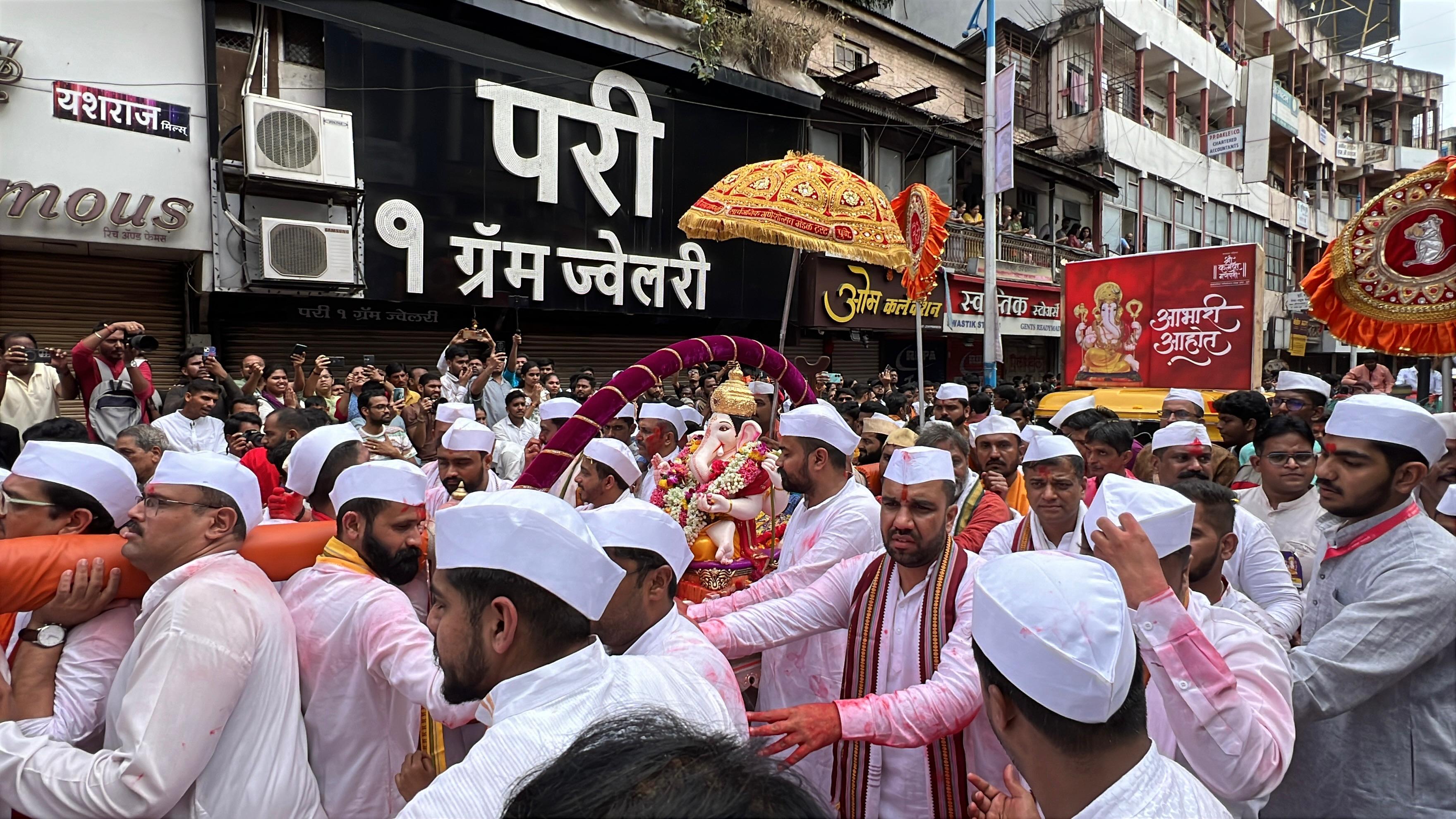 pune ganesh visarjan 2025