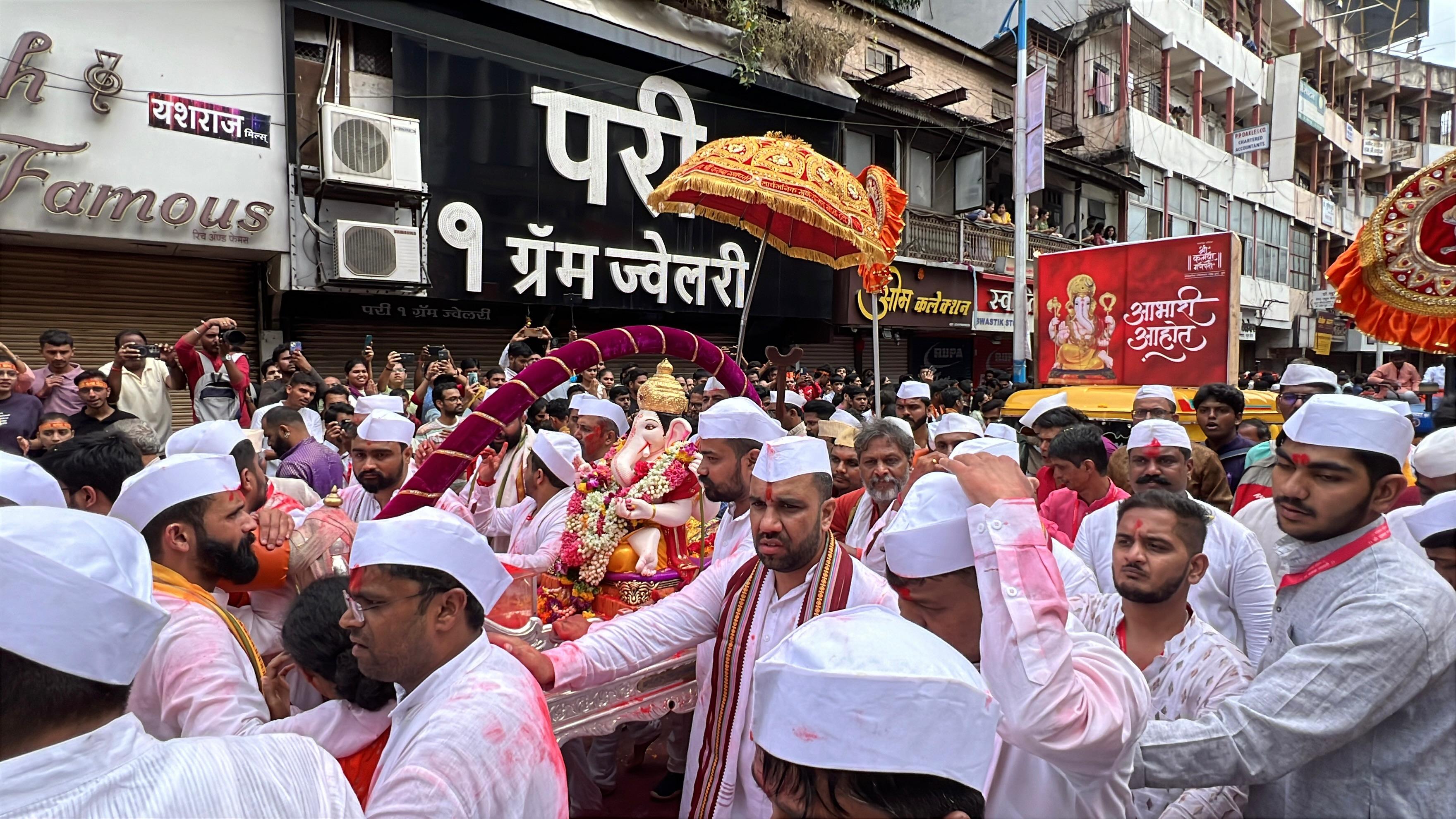pune ganesh visarjan 2025