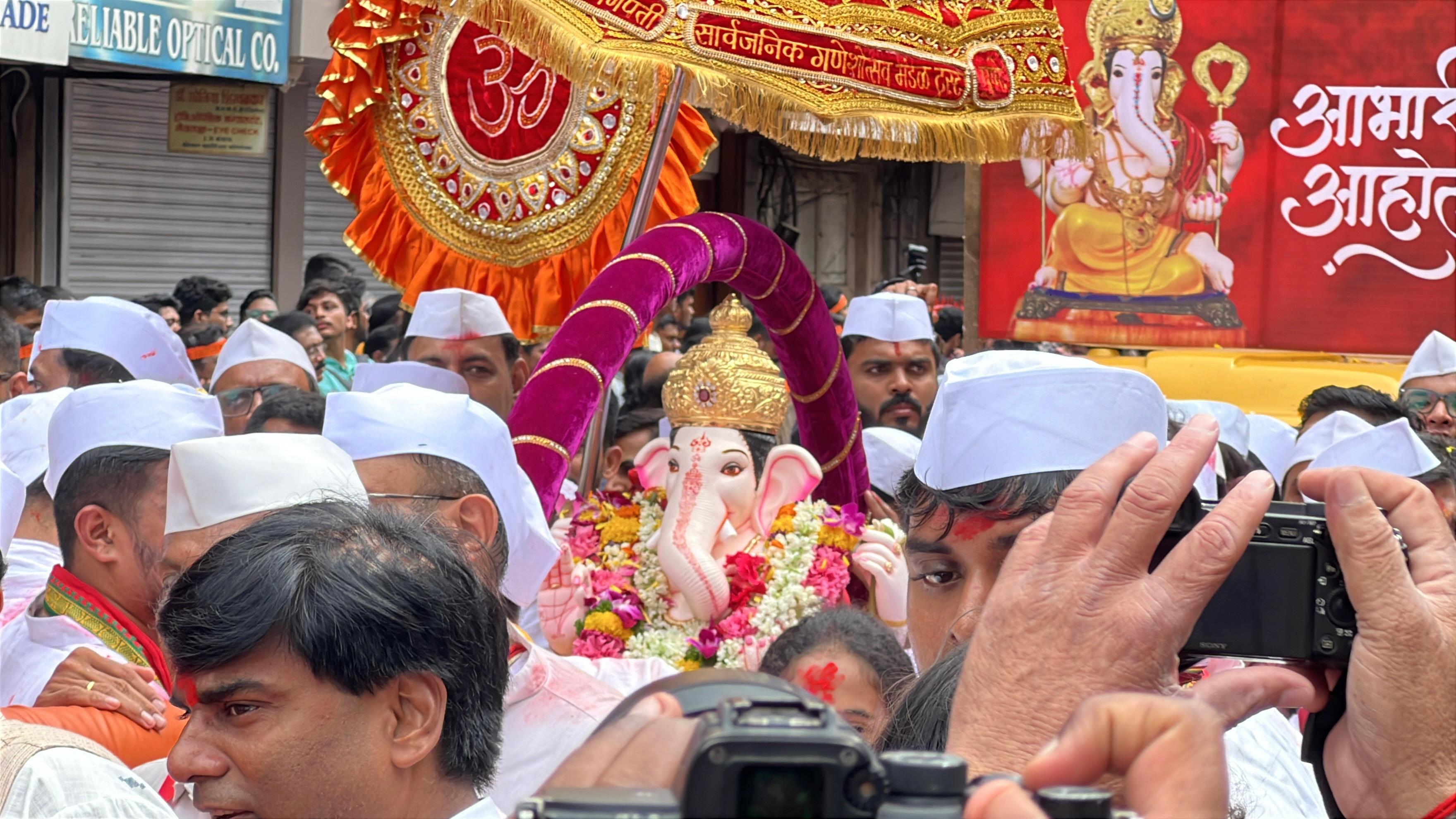 pune ganesh visarjan 2025