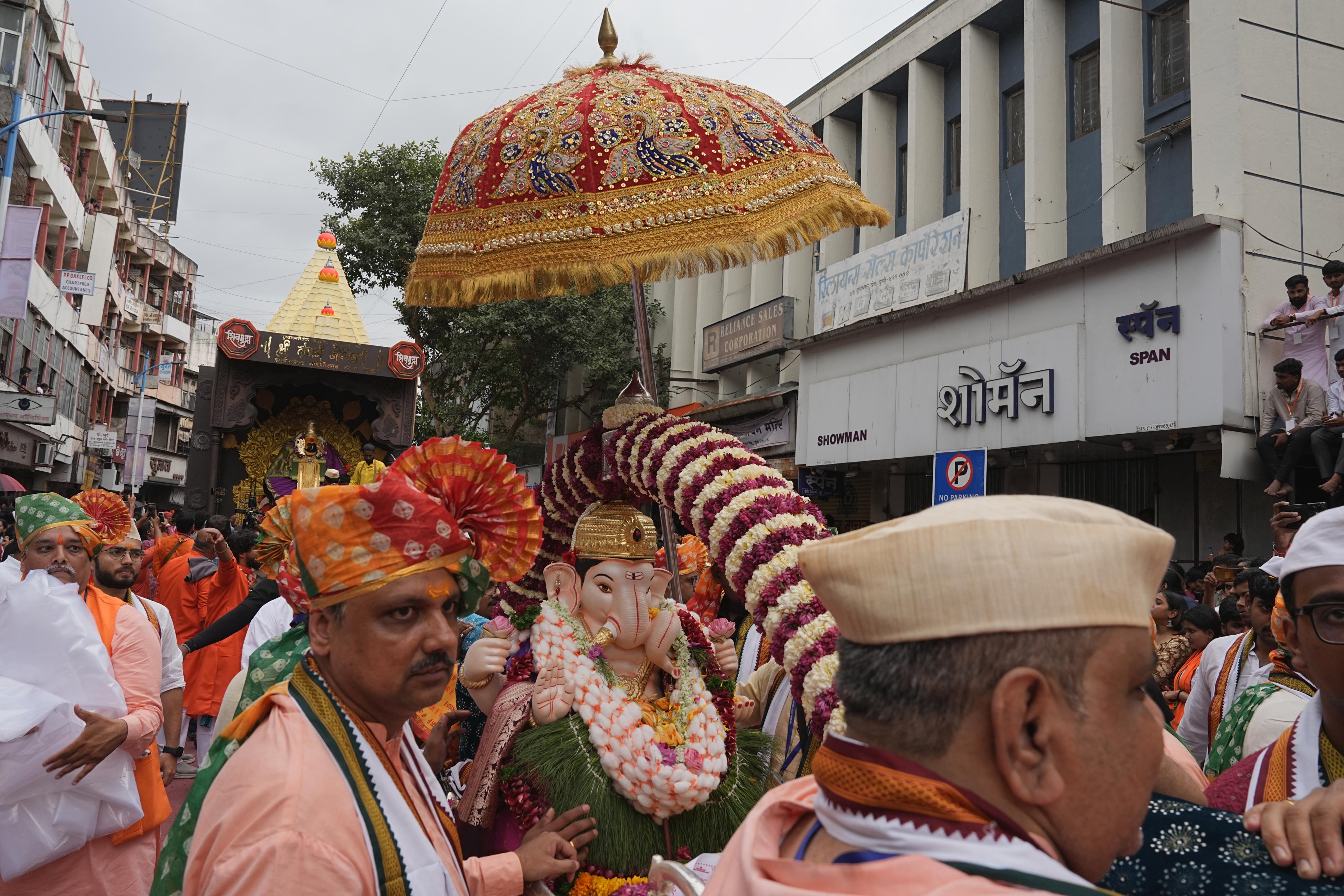 pune ganesh visarjan 2025