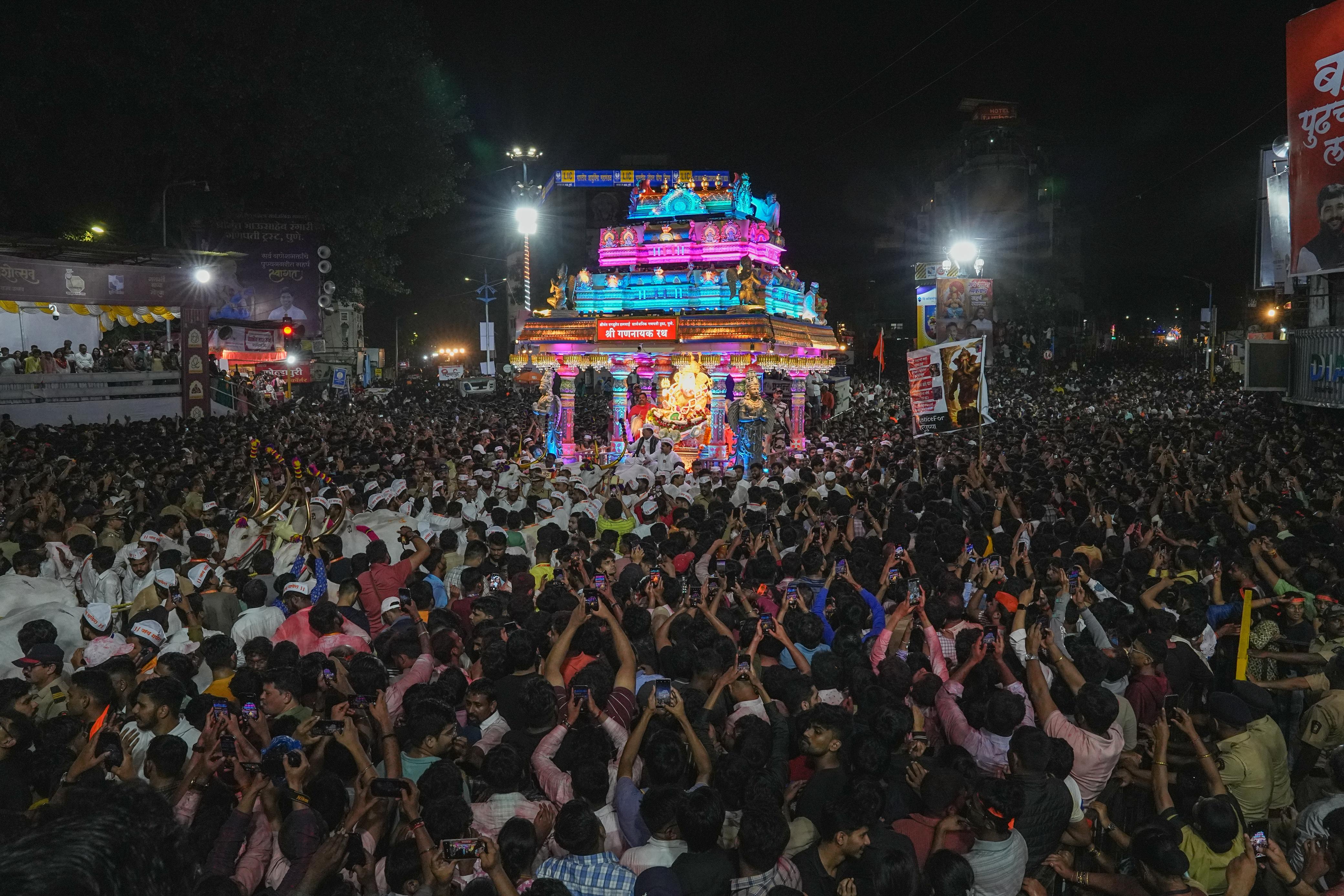 shreemantdagdusheth halwai ganpati visarjan 2025