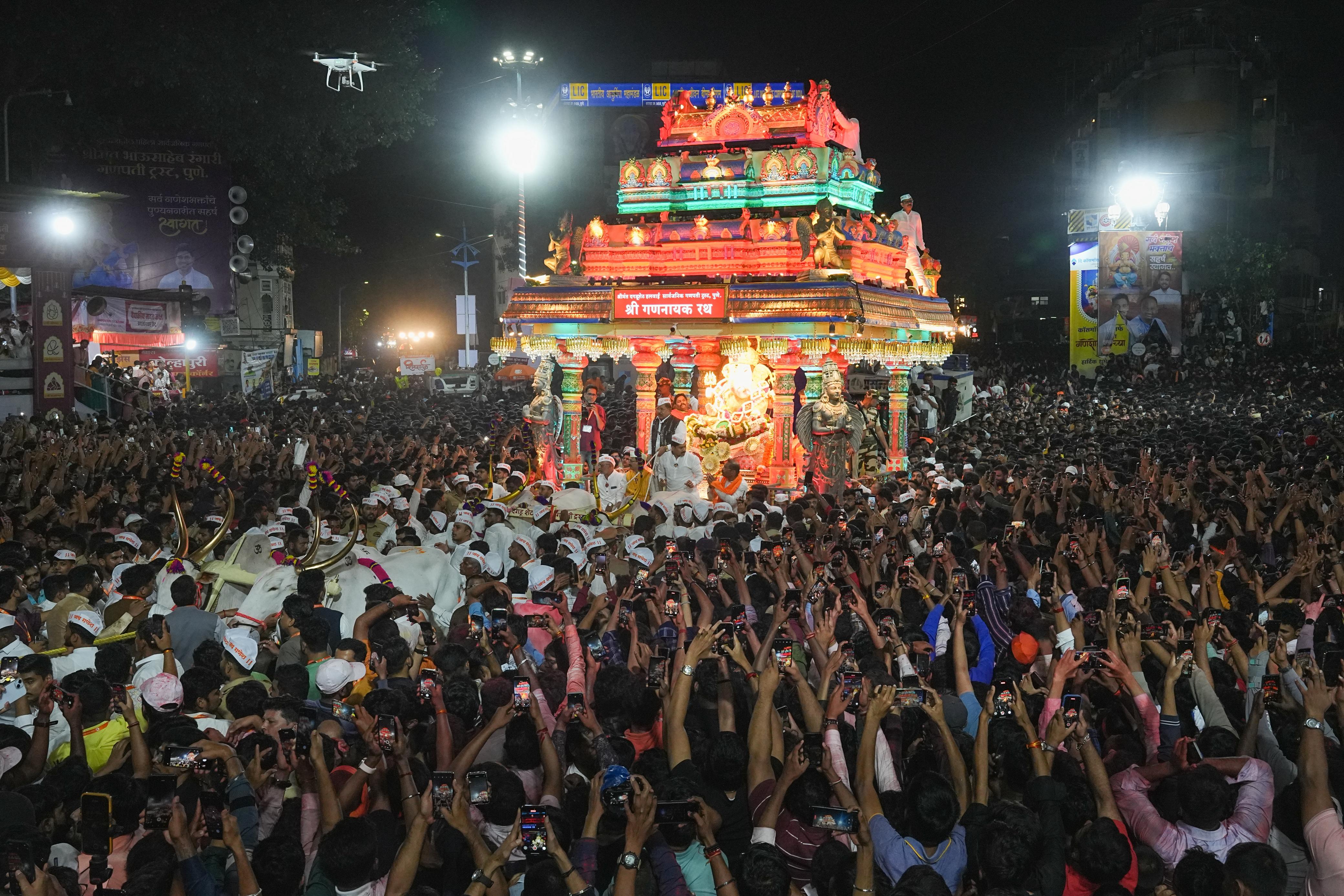 shreemantdagdusheth halwai ganpati visarjan 2025