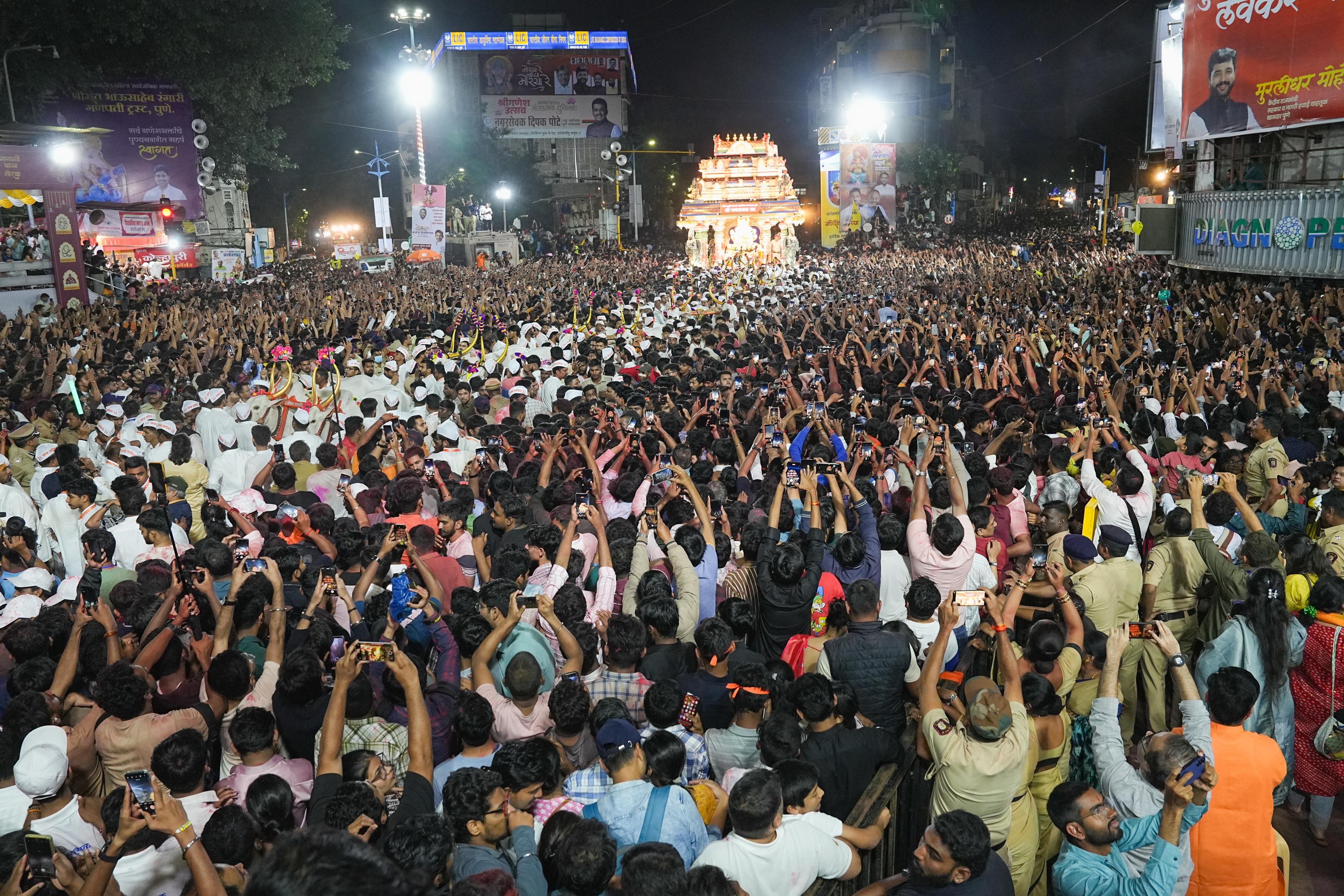 shreemantdagdusheth halwai ganpati visarjan 2025