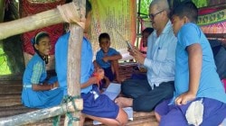 केंद्रप्रमुखांनी मोबाइलला नेटवर्क नसल्याने विद्यार्थ्यांची घेतली थेट झाडावरच्या माचावर परीक्षा