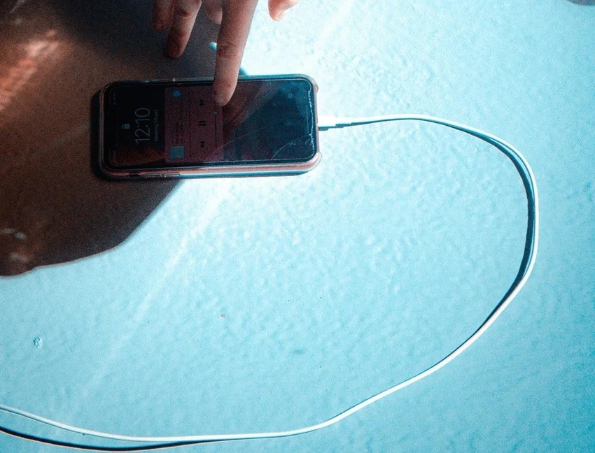 should you use a phone cover or not pros and cons explained