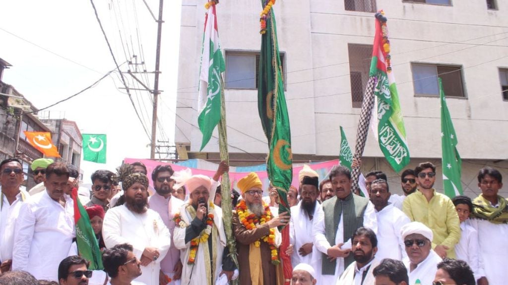 Eid-e-Milad procession showcases Hindu-Muslim unity amid Ganeshotsav celebrations in akola