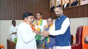Former Mayor Anil Dhanorkar joined BJP.
