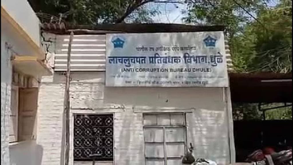 Dhule officer caught accepting bribe