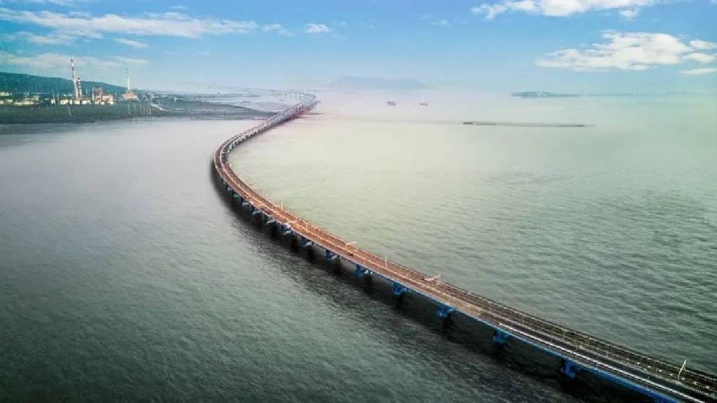 mmrda inspects potholes on Atal Setu