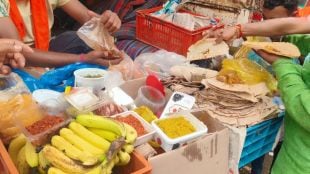 maratha Reservation protesters azad maidan receive meals from across maharashtra