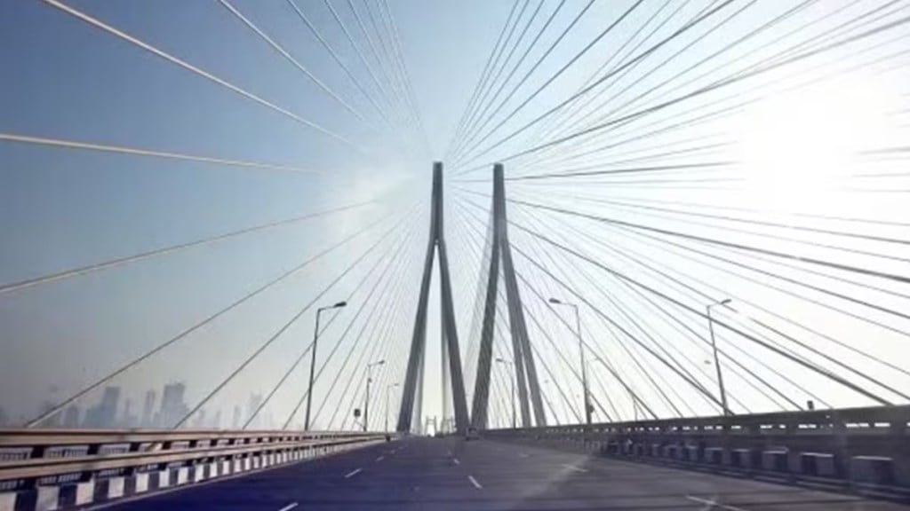 Man Jumps From Bandra Worli Sealink mumbai