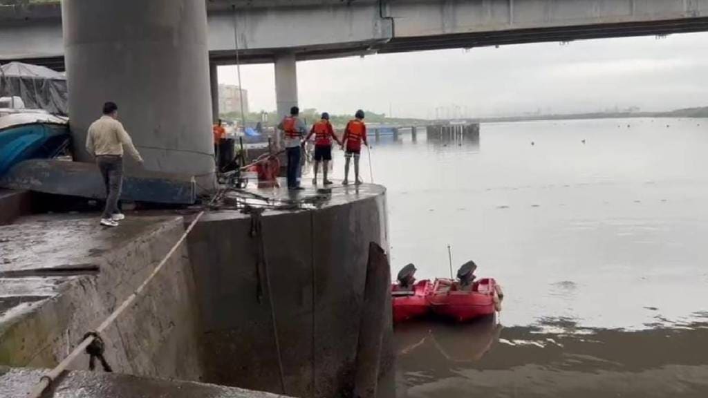 A bike crashed into a jetty in Navi Mumbai
