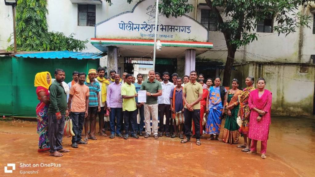 Village impose ban on Naxal terror