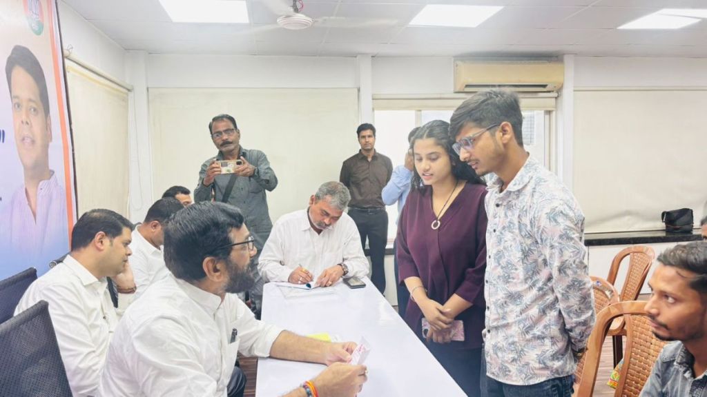 bjp mla sanjay kelkar helps job seekers get refund in thane placement company cheating scam