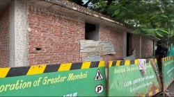 लायन गेटसमोरील पदपथावरील सार्वजनिक शौचालयाचे बांधकाम पुन्हा वादात; काम स्थगित असल्याचे पालिका प्रशासनाचे म्हणणे…