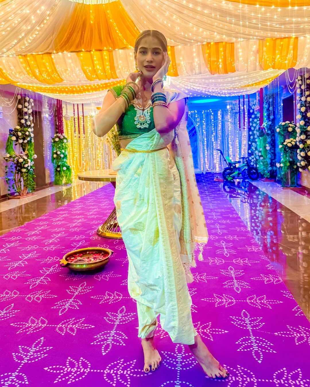 bold actress Poonam Pandey in traditional look