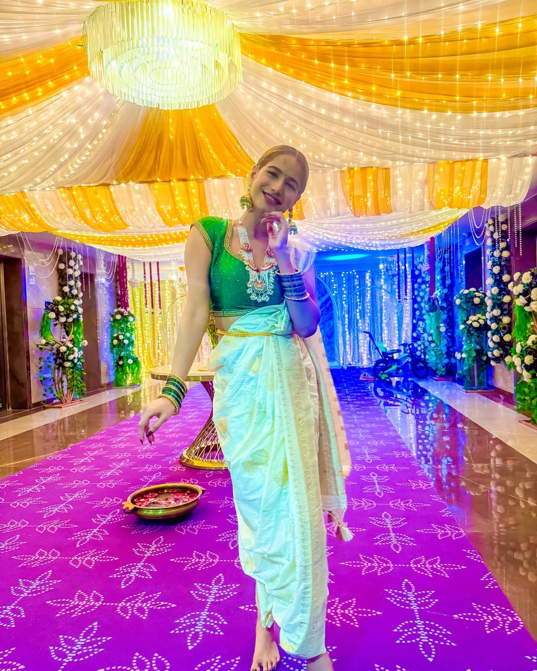 bold actress Poonam Pandey in traditional look
