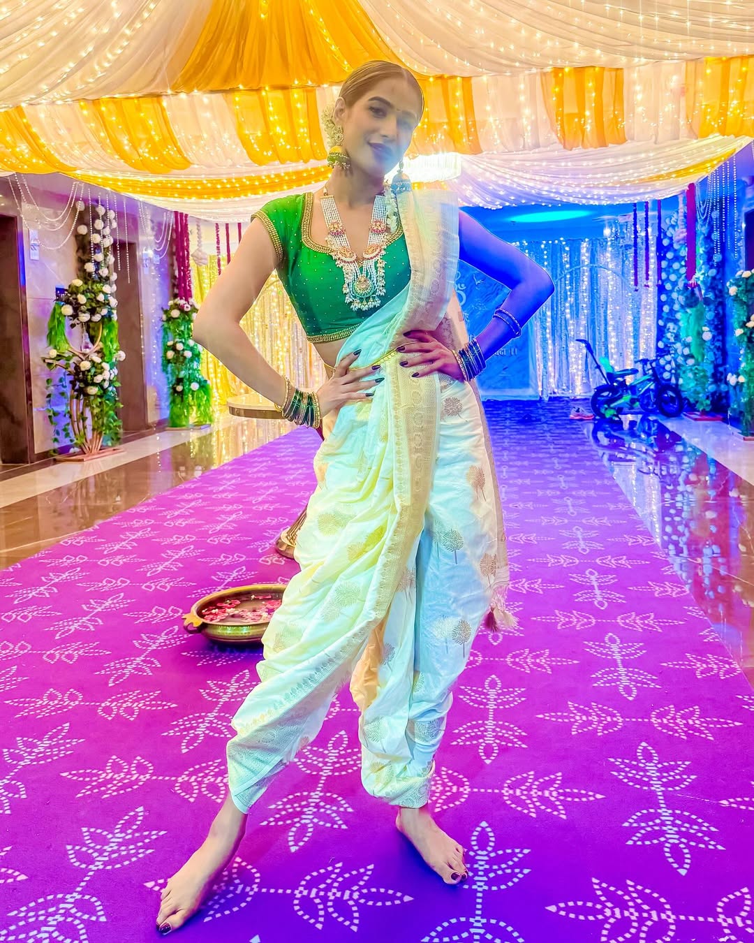 bold actress Poonam Pandey in traditional look