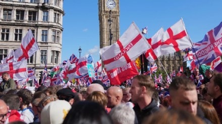 loksatta anvyarth Anti immigrant protests begin in Britain