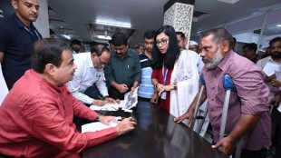 nitin Gadkari meeting with heart patients