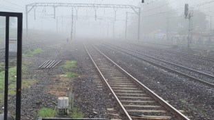 dense fog on kalyan dombivli railway route