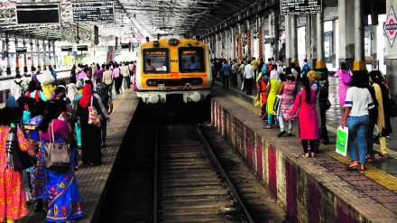 Mumbai female local train passengers scared