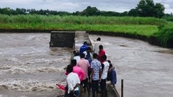 अहिल्यानगर : राहात्यामध्ये पुरात वाहून गेलेल्या चौघांपैकी दोघे बचावले; दोघांचा मृत्यू
