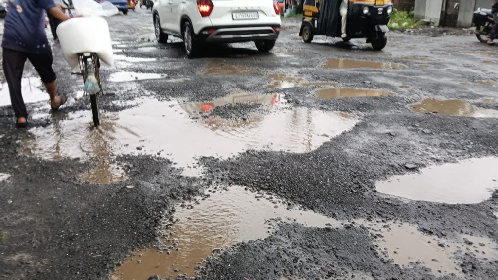 palghar citizens upset on potholes palghar citizens upset on potholes