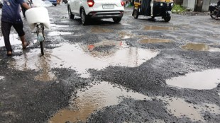 palghar citizens upset on potholes