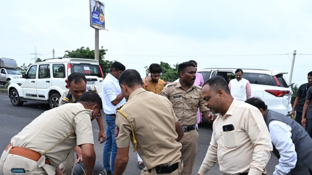Sudhir Mungantiwar helped accident victim