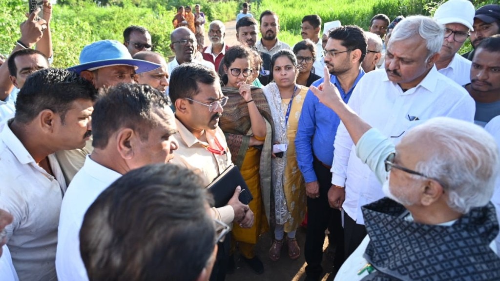 nashik heavy rains crop damage relief measures bhujbal zirwal inspection