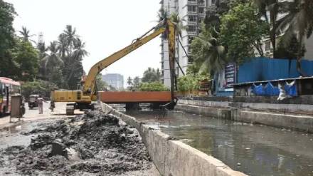 Municipal Corporations initiative for cleaning Vakola drain