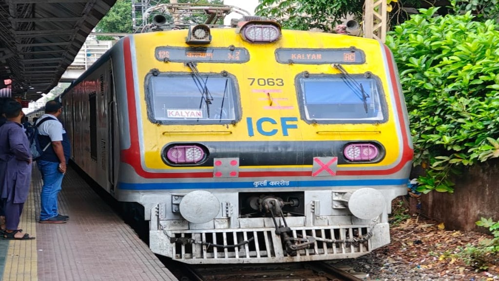 Thakurli railway ticket issue, Kalyan to CSMT AC local train ticket, air-conditioned local train ticket booking,