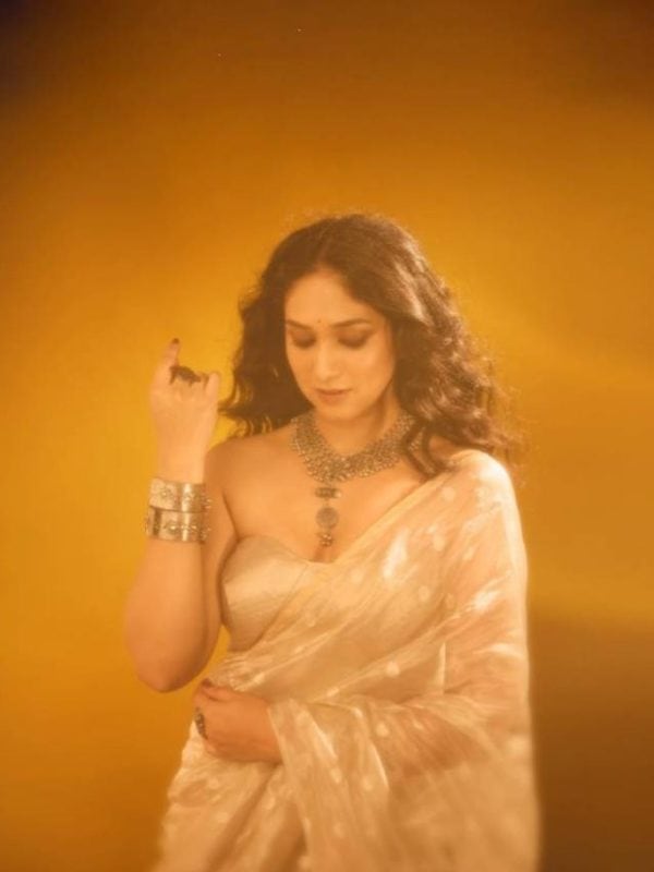 priyadarshini indalkar in dashavatar