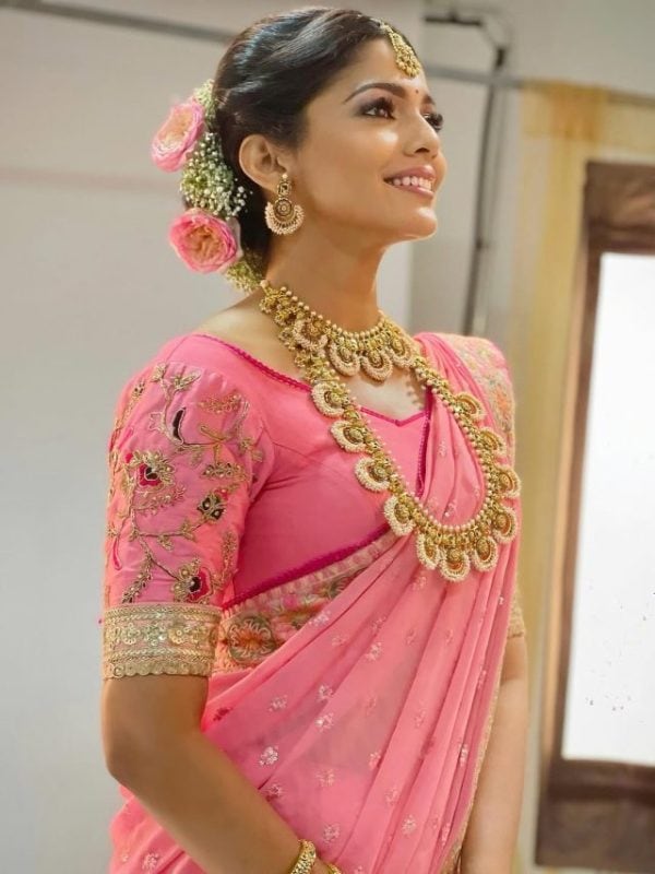 pooja sawant in beautiful saree