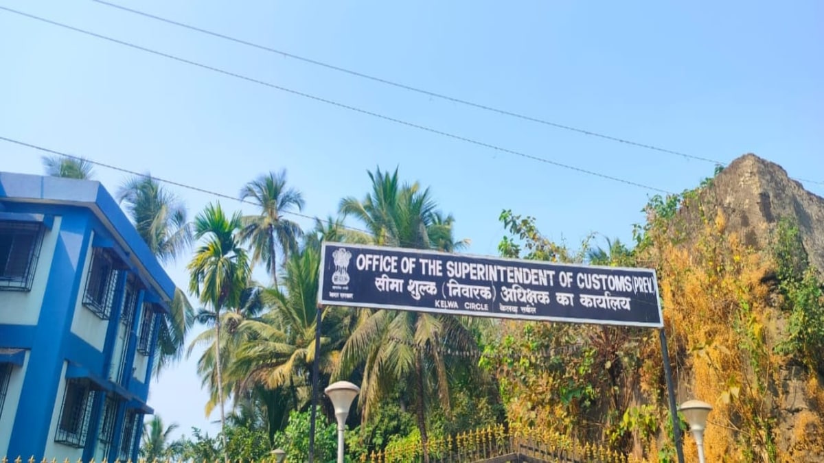 सीमाशुल्क विभागाच्या नामफलकावर अद्याप मराठी भाषा नाही; नामफलक हा अधिकृत नियमांनुसारच! कार्यालयाचे म्हणणे…