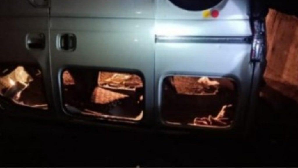 eco car accident on mumbai goa highway ratnagiri