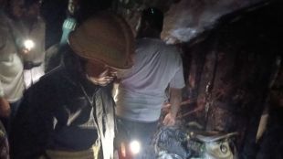 fire breaks out in society guruwar peth residents evacuated