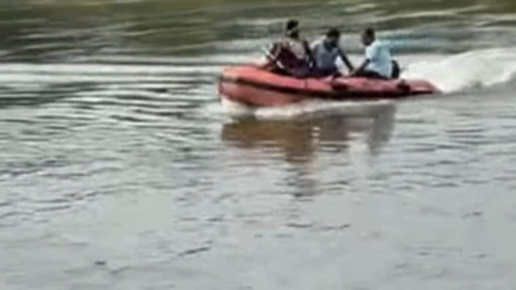 Two minor sisters drown in Kaloo river near Titwala while washing clothes fire brigade recovered one body